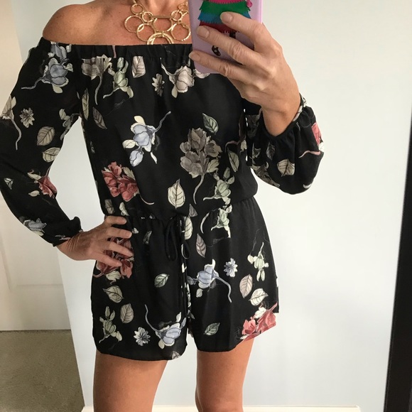 ❤️1 LARGE❤️Black Floral Off the Shoulder Romper - Picture 3 of 6